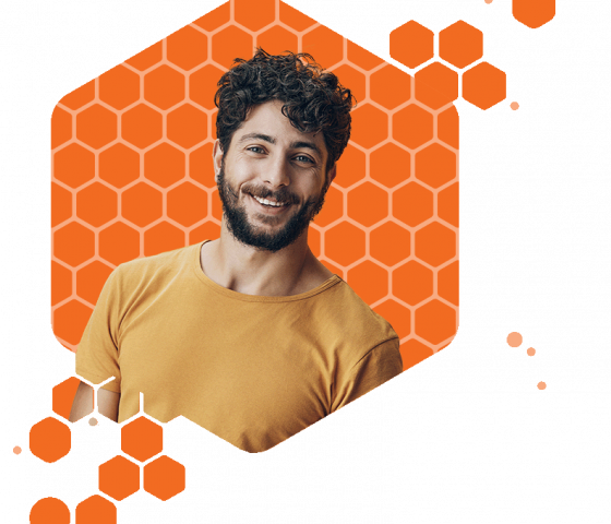 Un commerçant heureux d'avoir confié la comptabilité de son entreprise individuelle à Full Bizz.